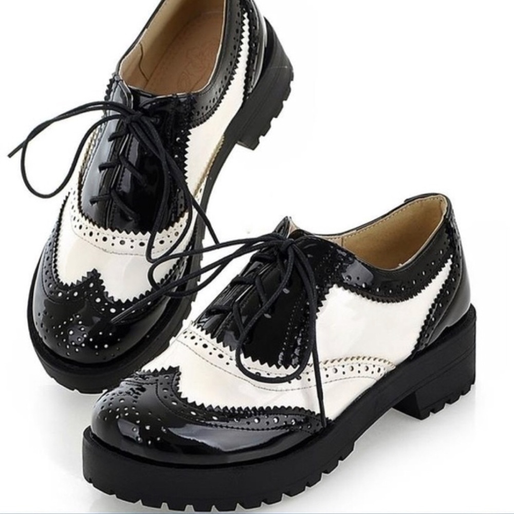 Black and white size 9.5
